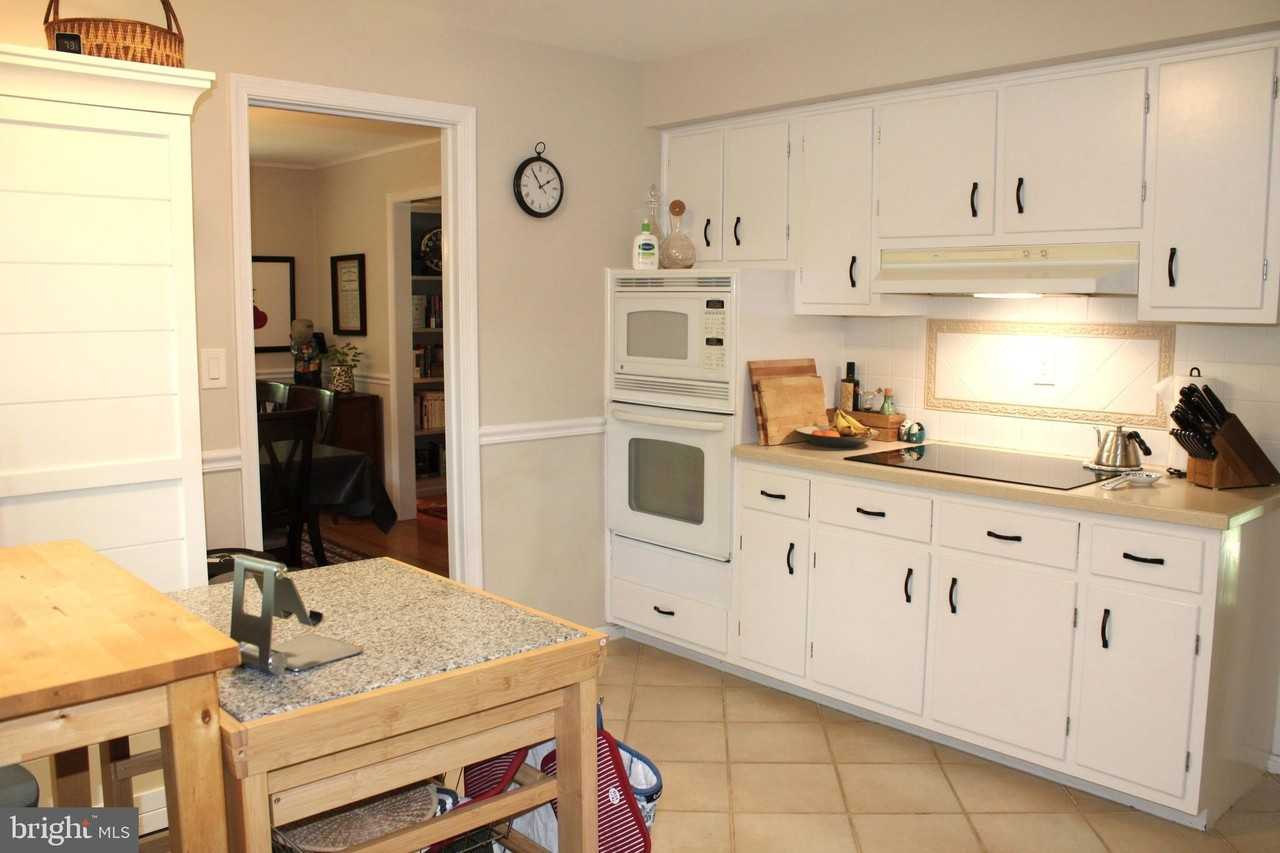 3606 Barkley Dr - Photo 4 of 26