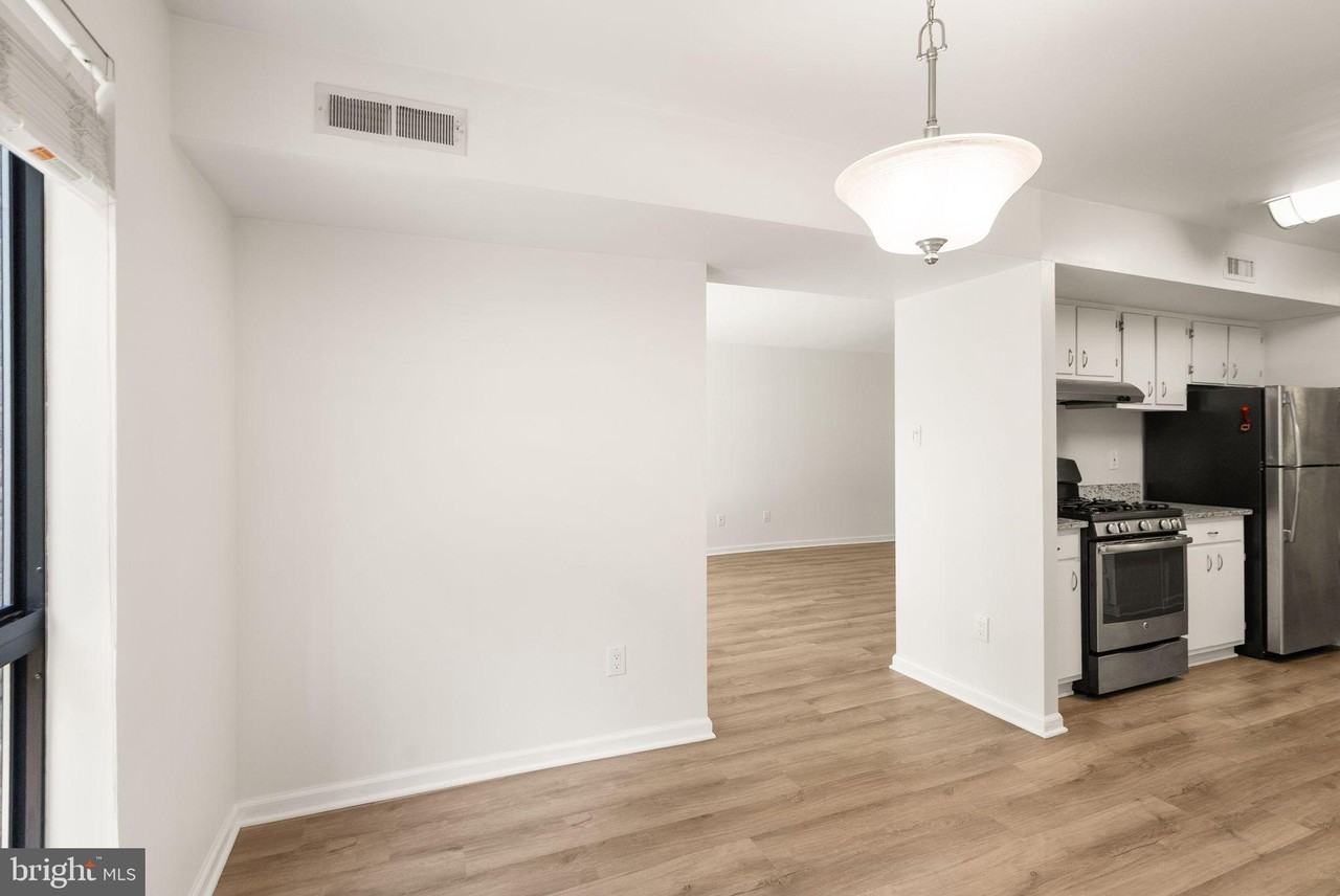 2042 Royal Fern Ct Apt 1b - Photo 6 of 18