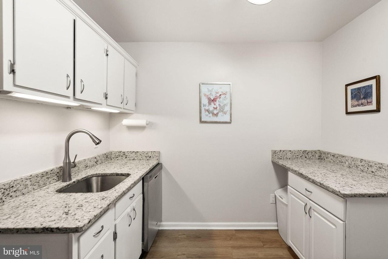 2042 Royal Fern Ct Apt 1b - Photo 7 of 18