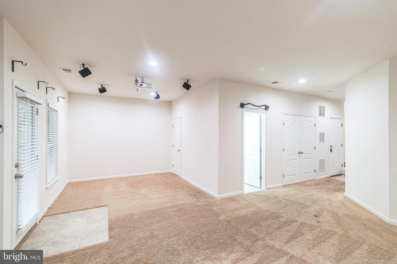 42385 Trellis Sq - Photo 4 of 28