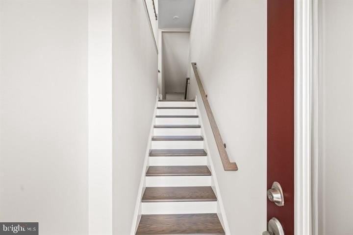 42508 Invergordon Ter - Photo 3 of 33