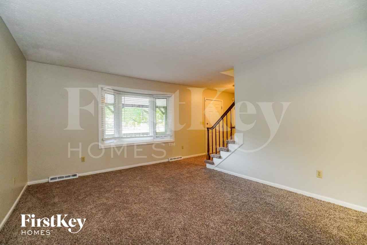 284 Bristol Dr Sw - Photo 2 of 15