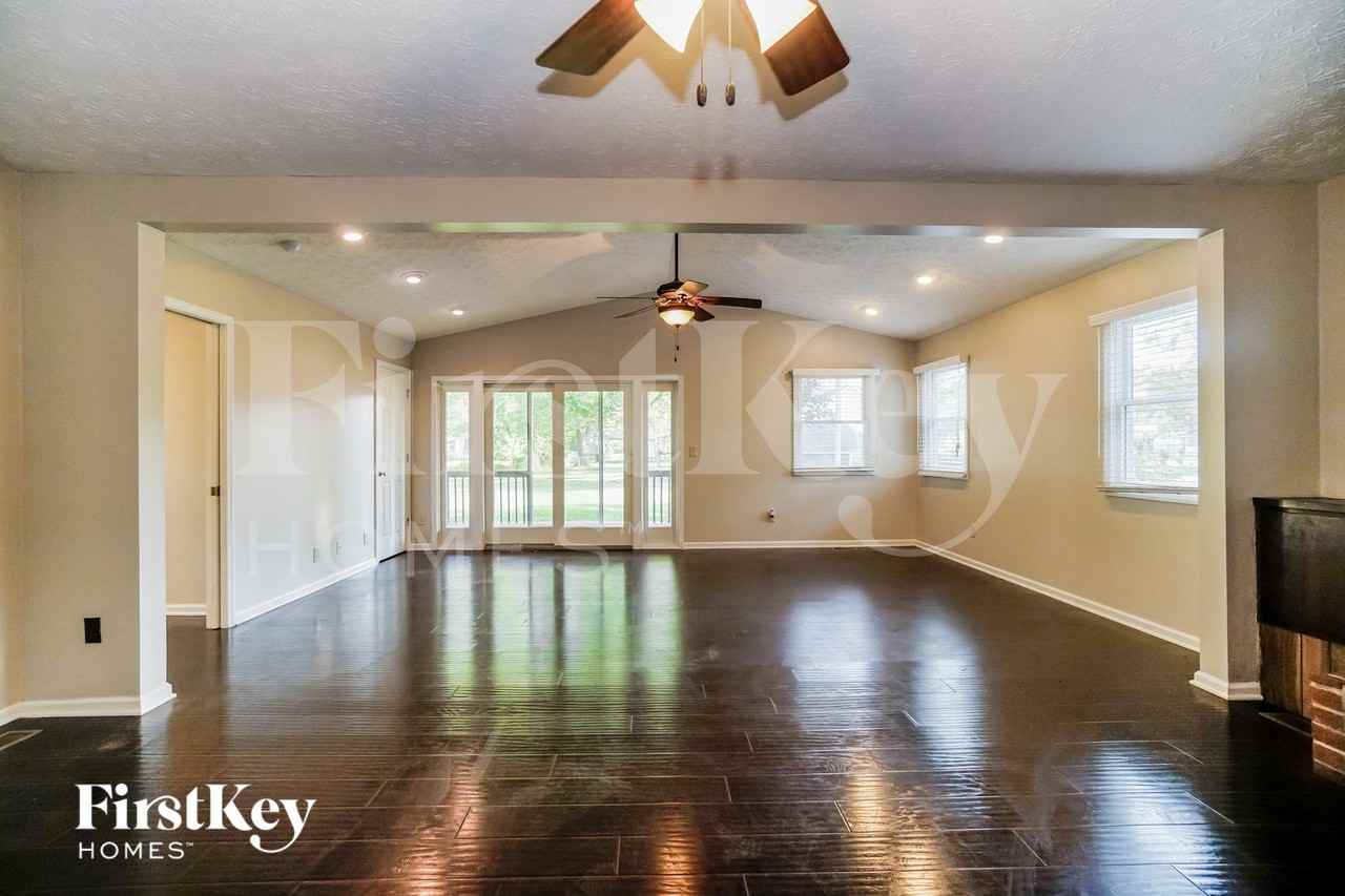 284 Bristol Dr Sw - Photo 7 of 15