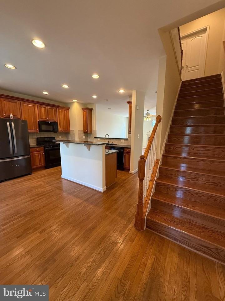 708 Redgate Ln - Photo 2 of 15