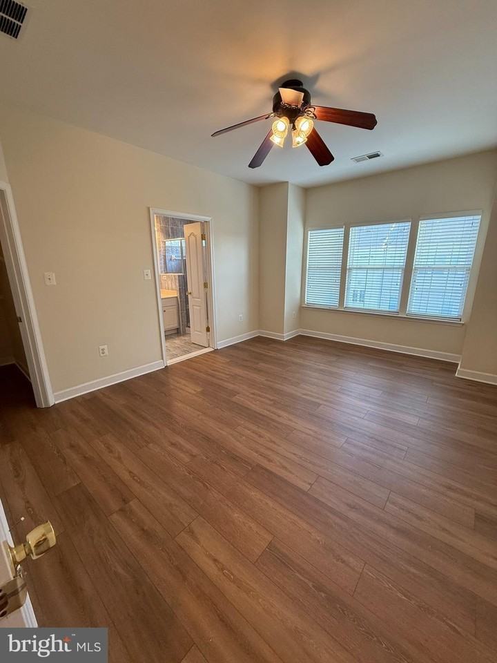 708 Redgate Ln - Photo 3 of 15