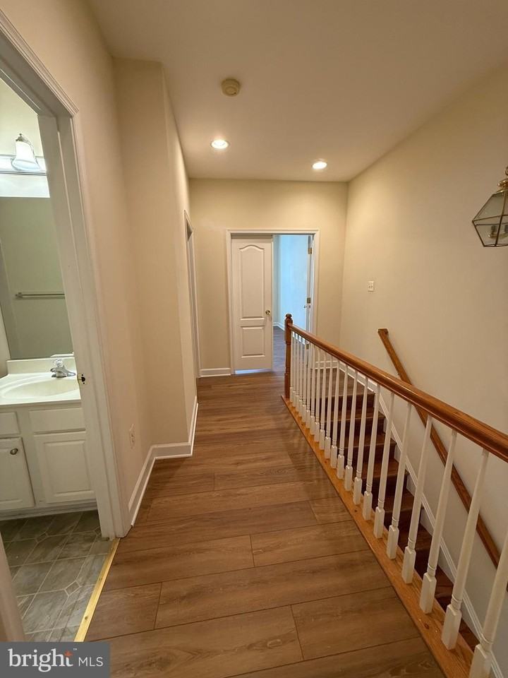 708 Redgate Ln - Photo 4 of 15