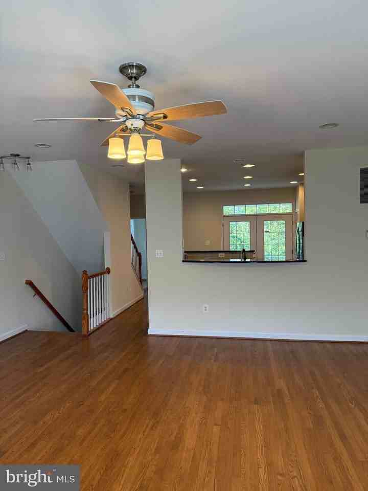 708 Redgate Ln - Photo 5 of 15