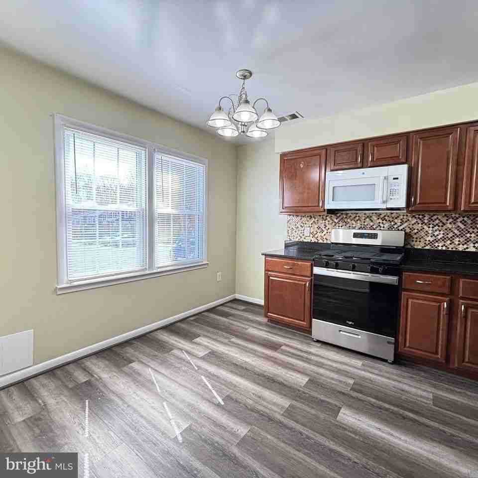 4306 Eileen Ct - Photo 2 of 17