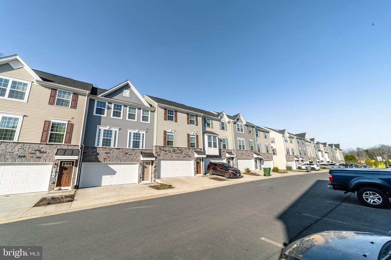 9816 Cedarmass Cir - Photo 2 of 50