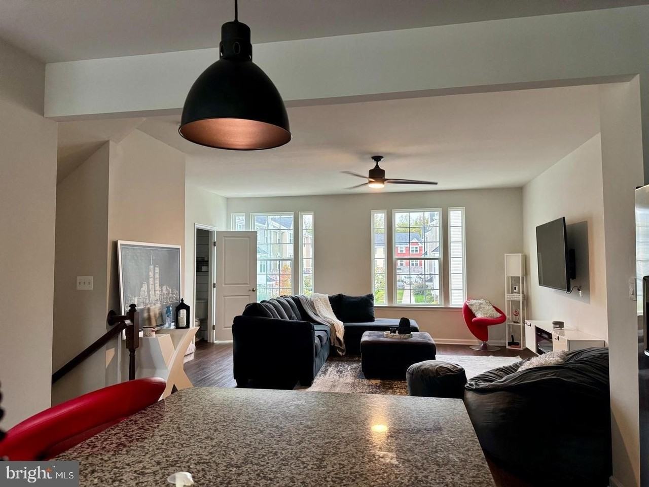 9816 Cedarmass Cir - Photo 4 of 50