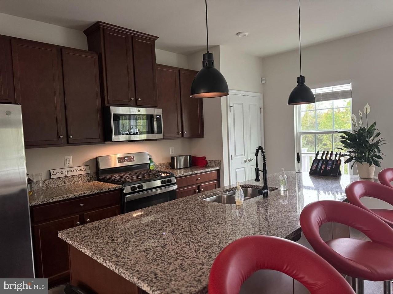 9816 Cedarmass Cir - Photo 5 of 50