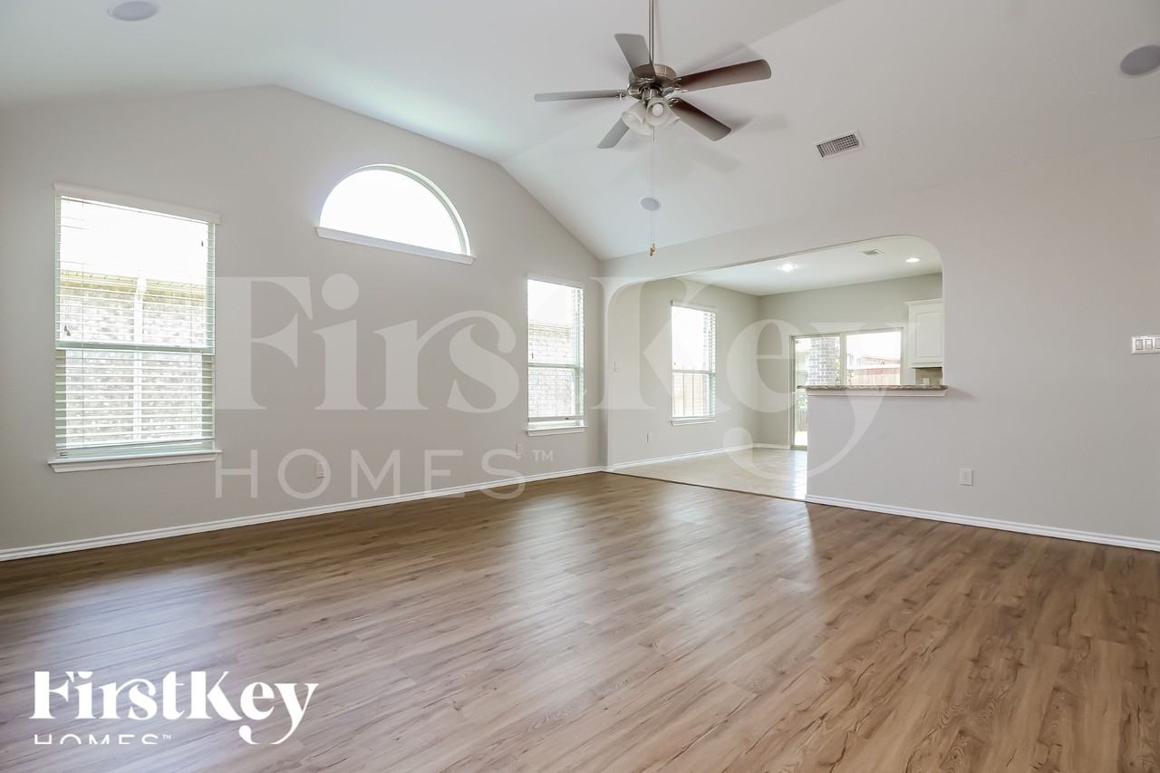 1100 Nora Ln - Photo 3 of 18