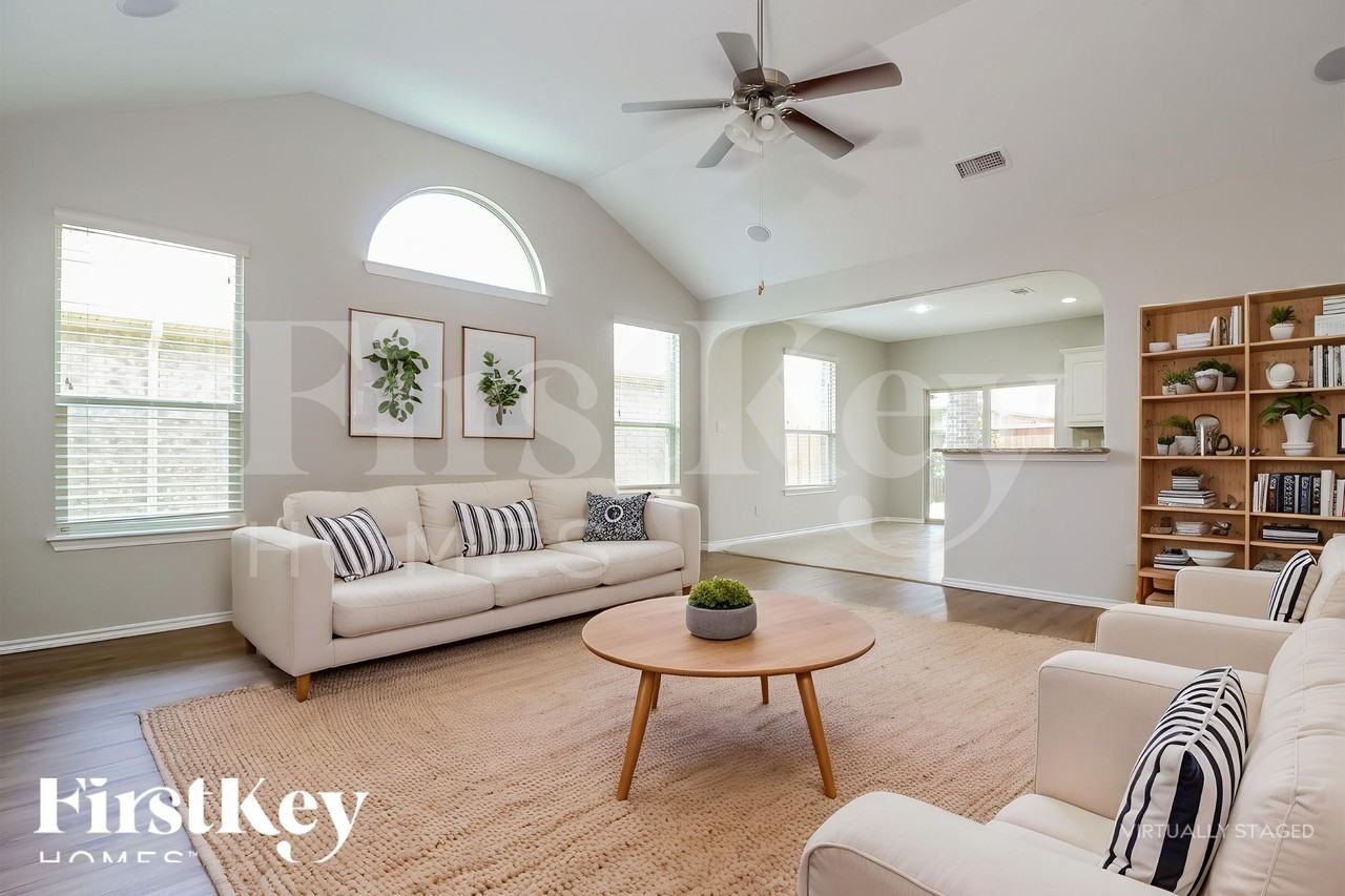 1100 Nora Ln - Photo 4 of 18