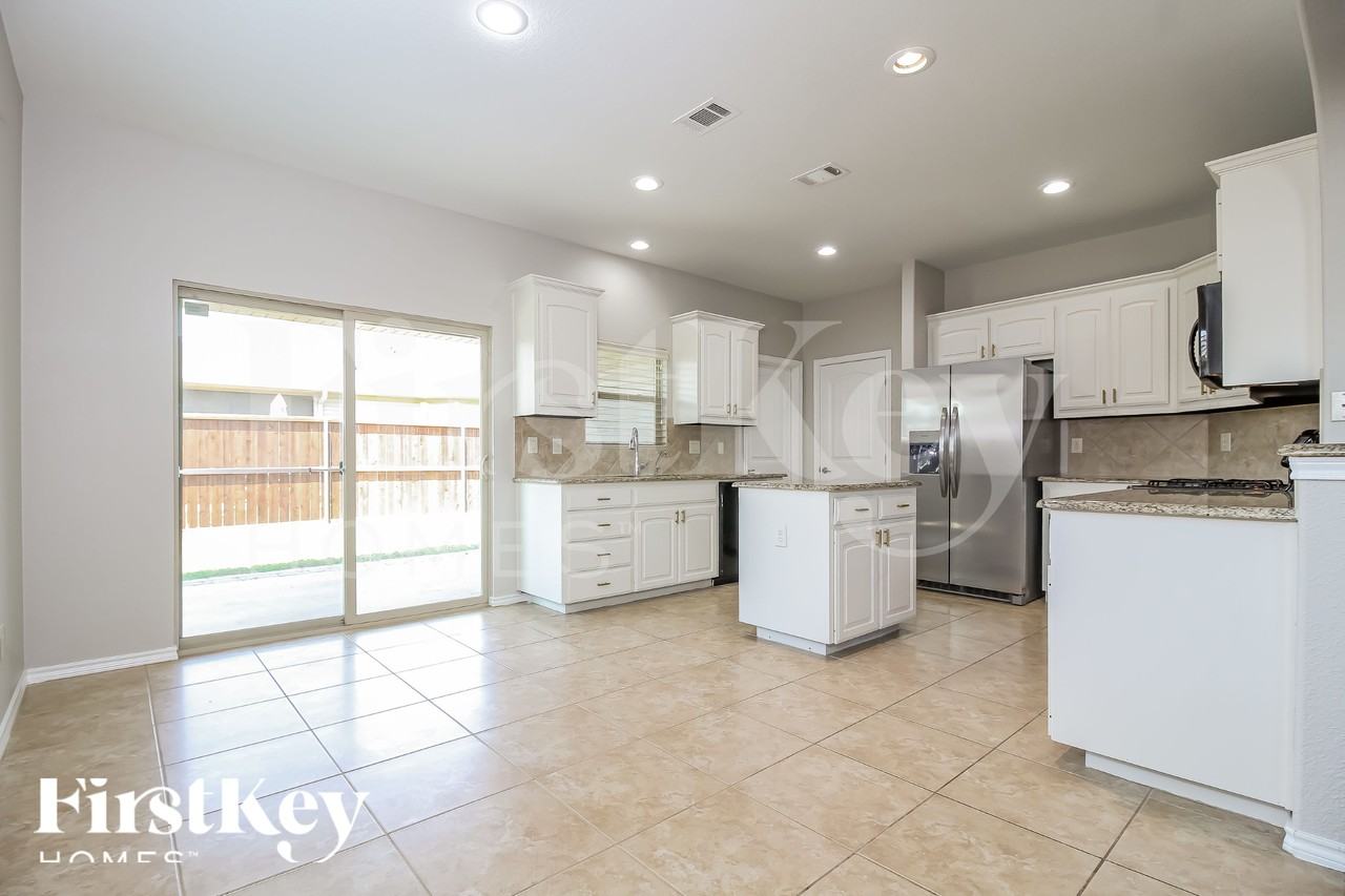 1100 Nora Ln - Photo 6 of 18