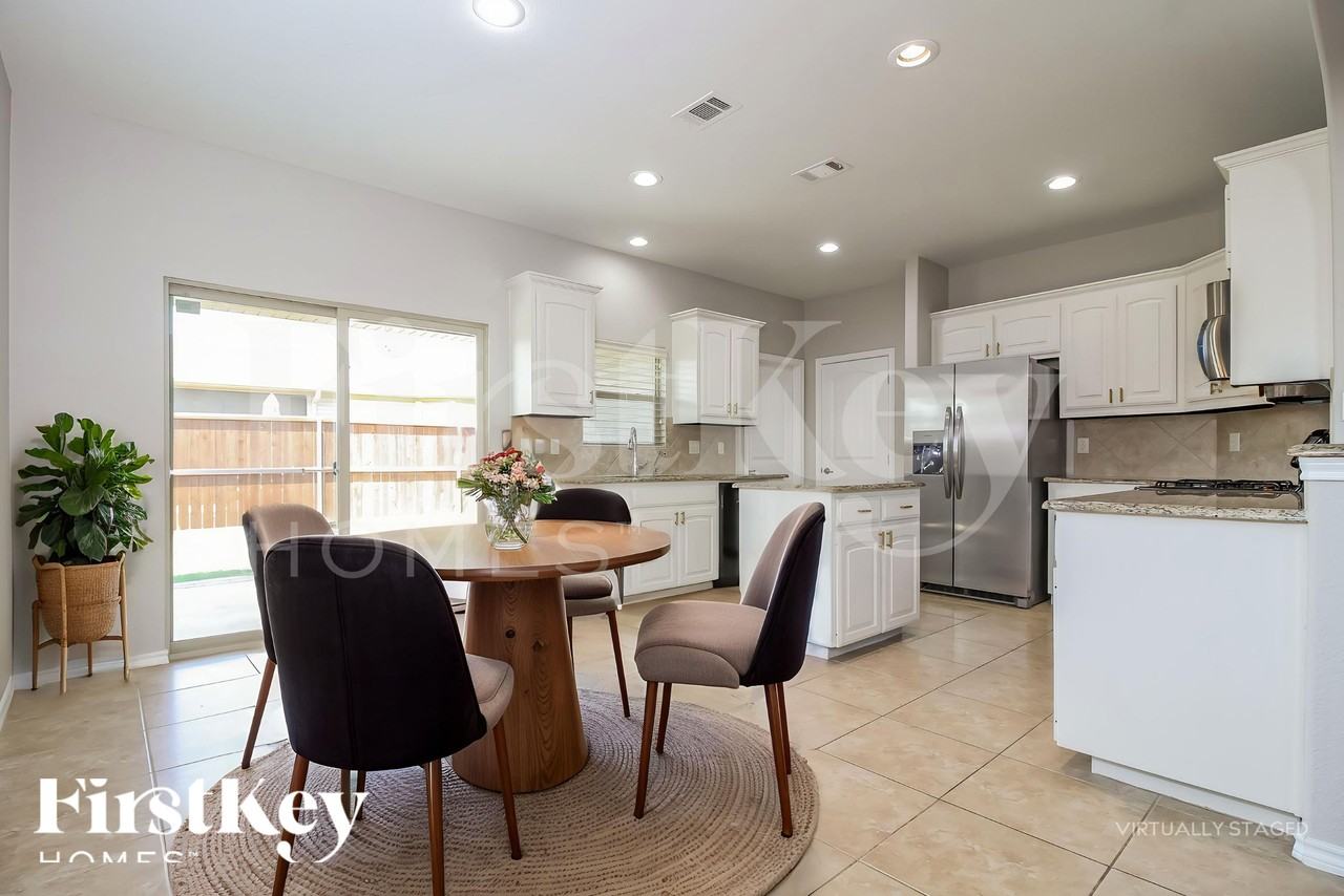 1100 Nora Ln - Photo 7 of 18