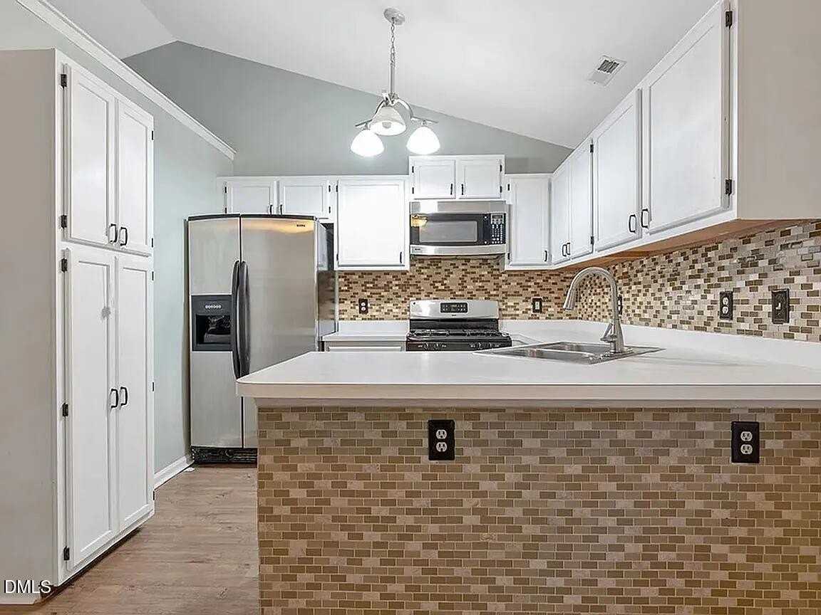 805 Brewers Glynn Ct - Photo 7 of 24