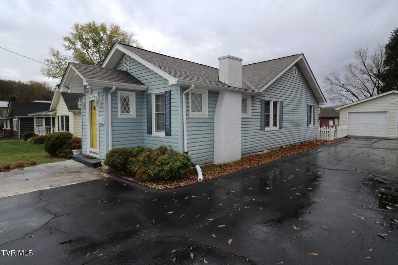 1621 Woodside Dr - Photo 4 of 22