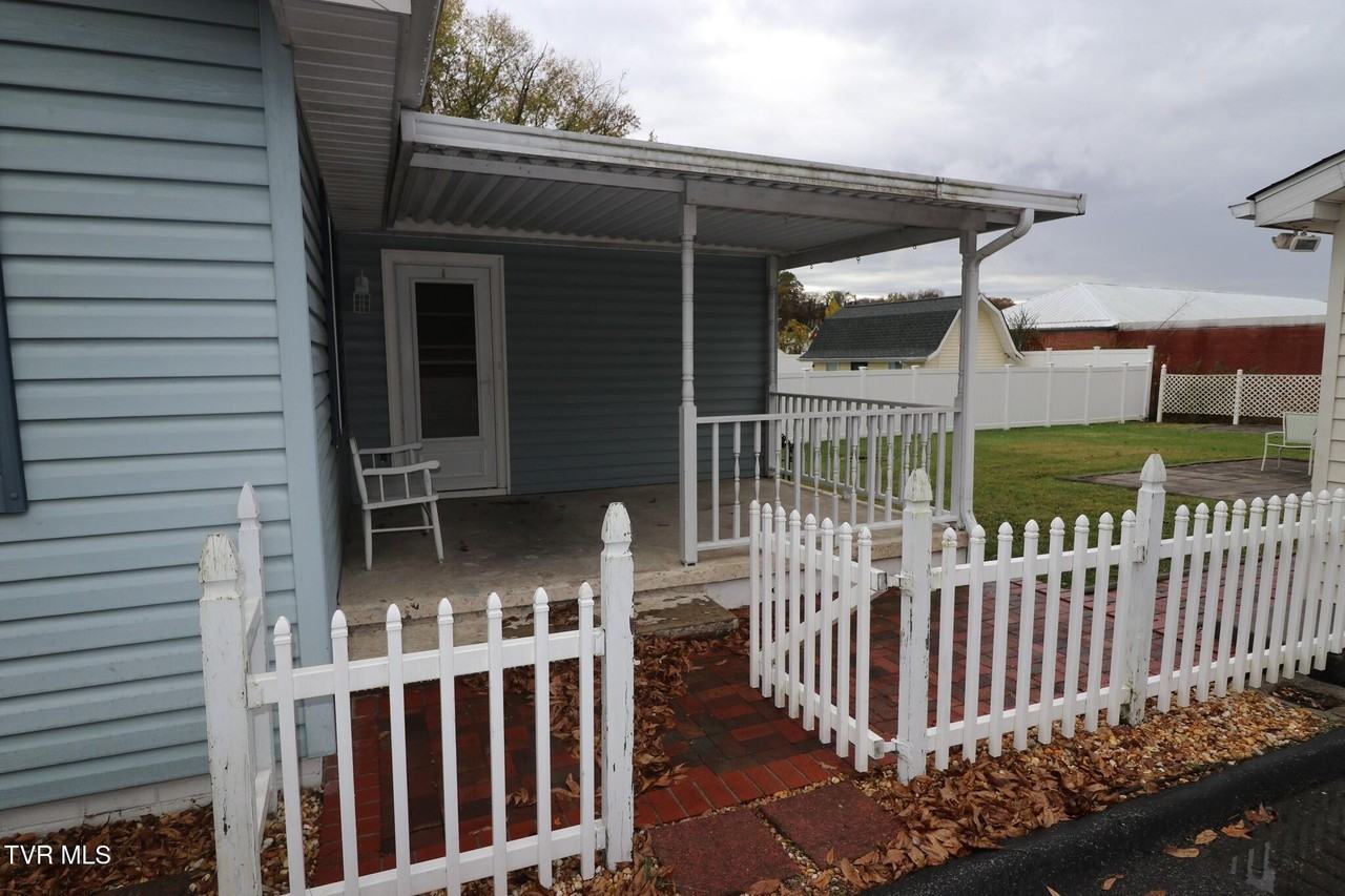 1621 Woodside Dr - Photo 5 of 22