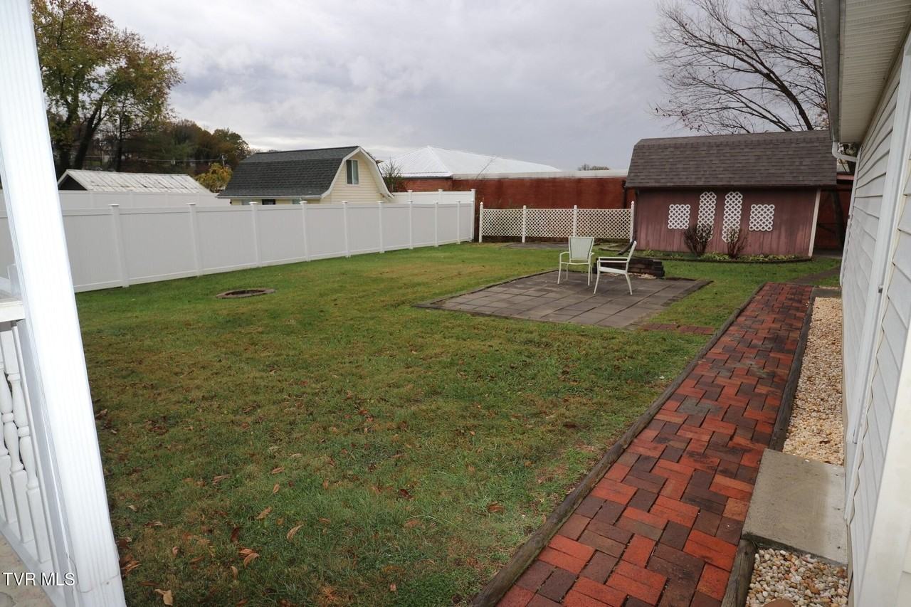 1621 Woodside Dr - Photo 6 of 22