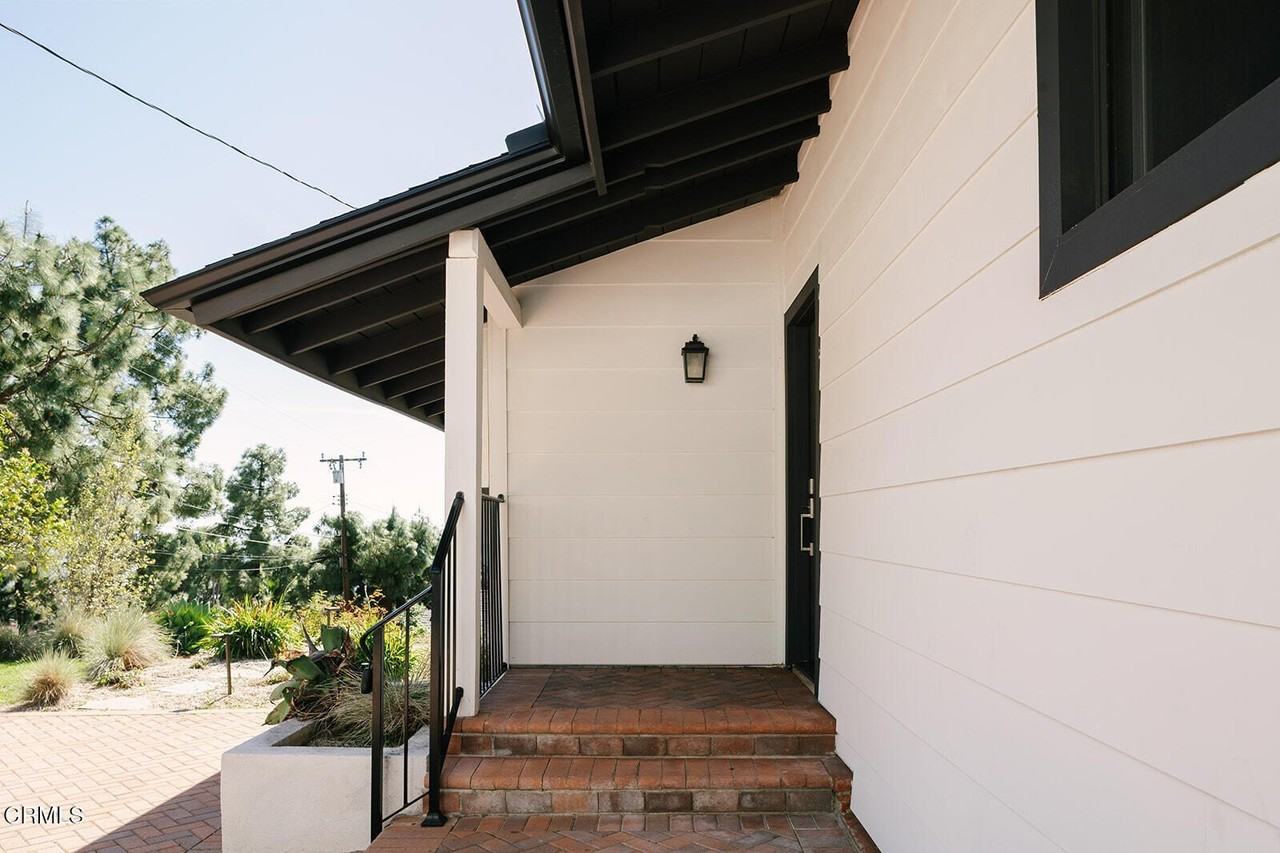 5447 Rock Castle Dr - Photo 3 of 50