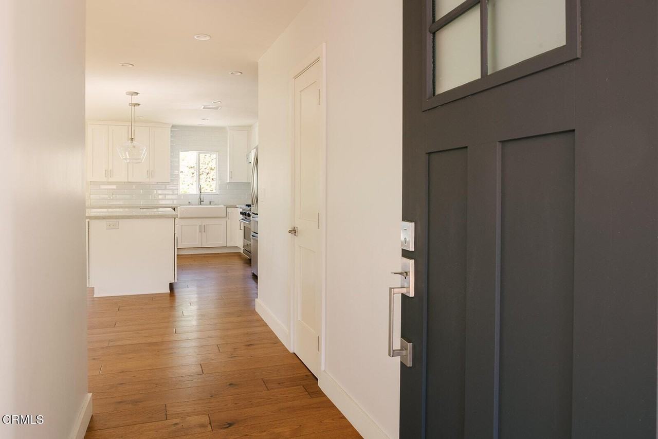 5447 Rock Castle Dr - Photo 4 of 50