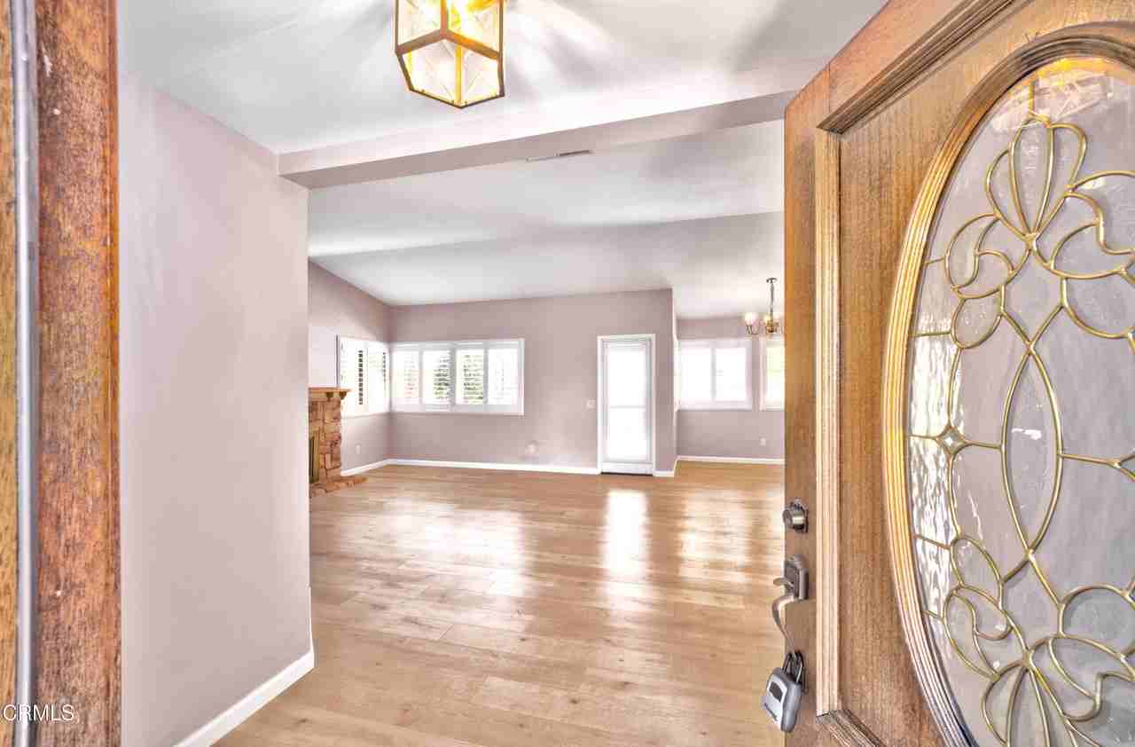 9085 Mccloud Dr - Photo 3 of 17