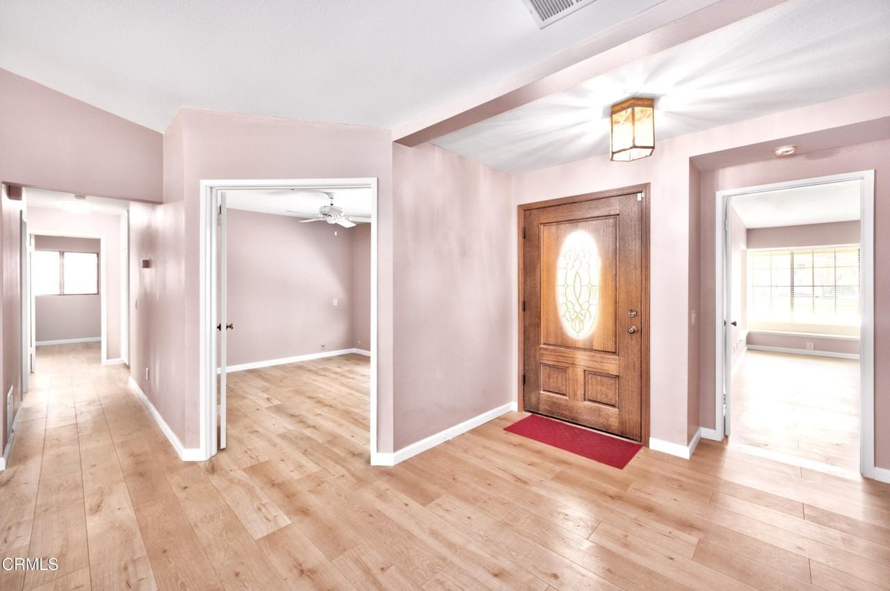 9085 Mccloud Dr - Photo 4 of 17