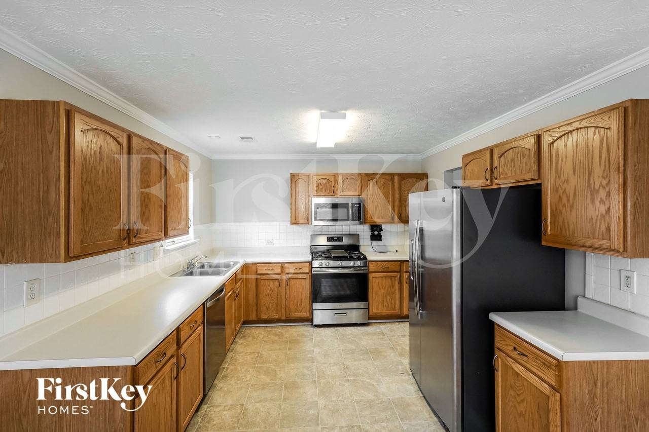 3805 Brushymill Ct - Photo 4 of 15