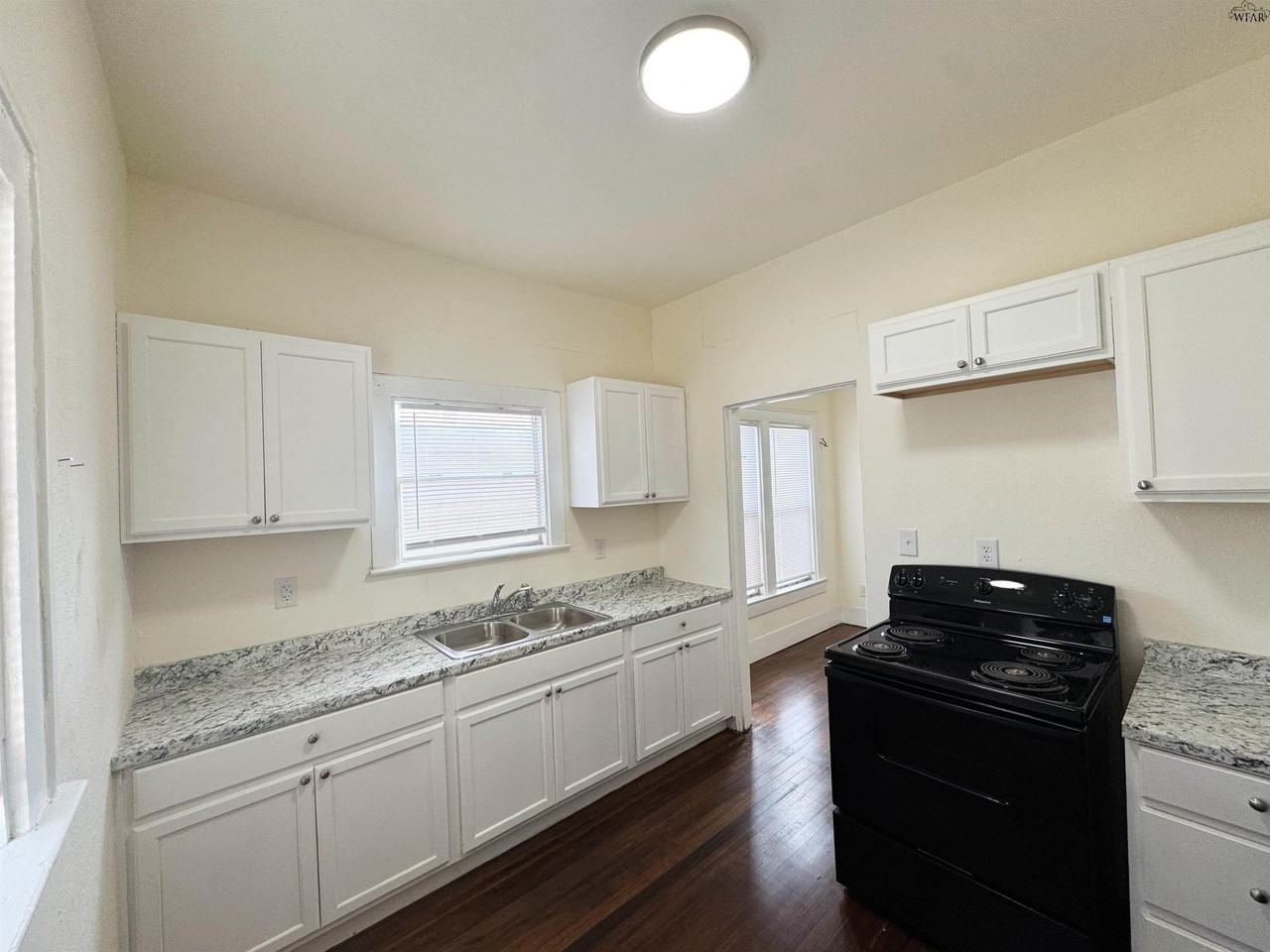 1612 14th St #B - Photo 5 of 8