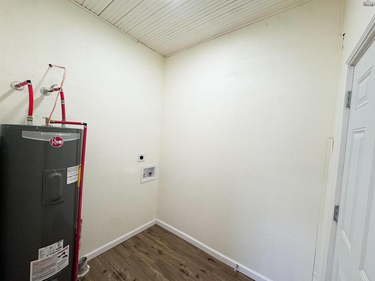 1612 14th St #B - Photo 6 of 8