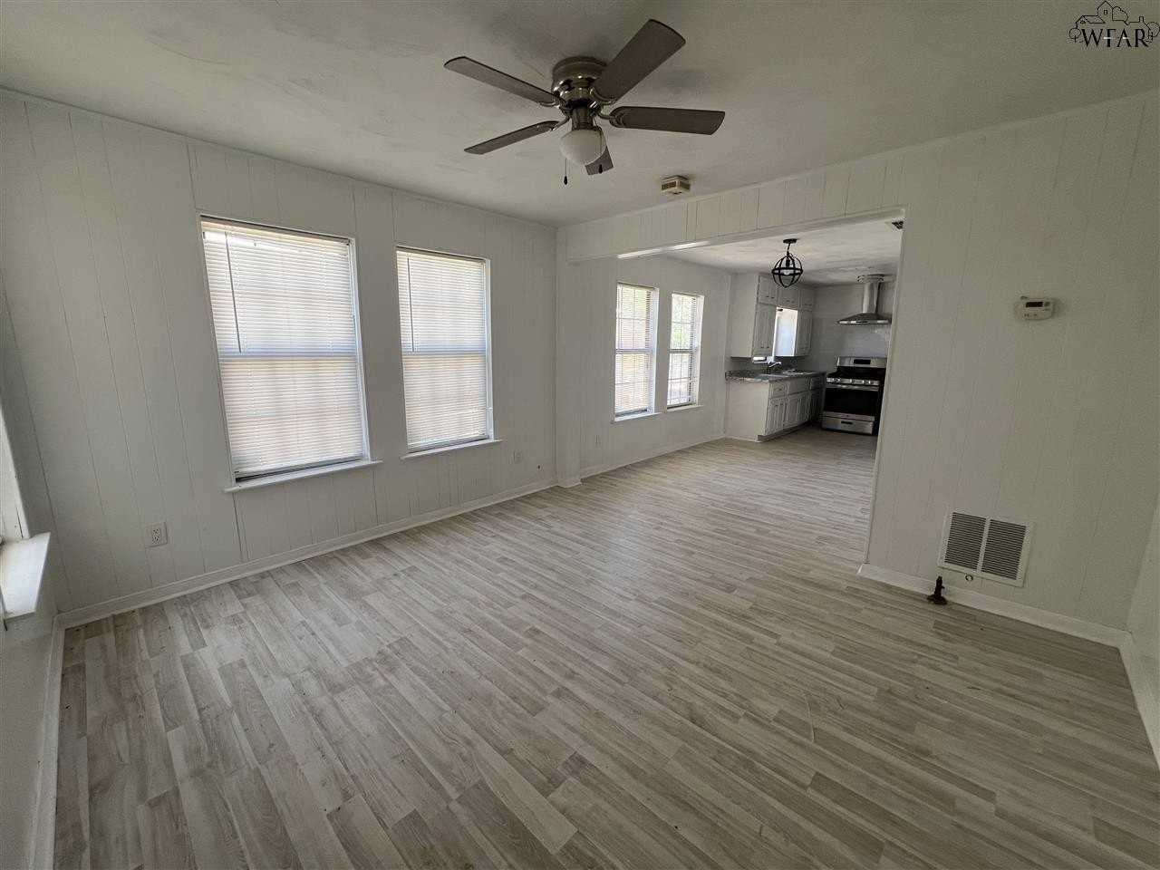 1514 23rd St - Photo 2 of 22