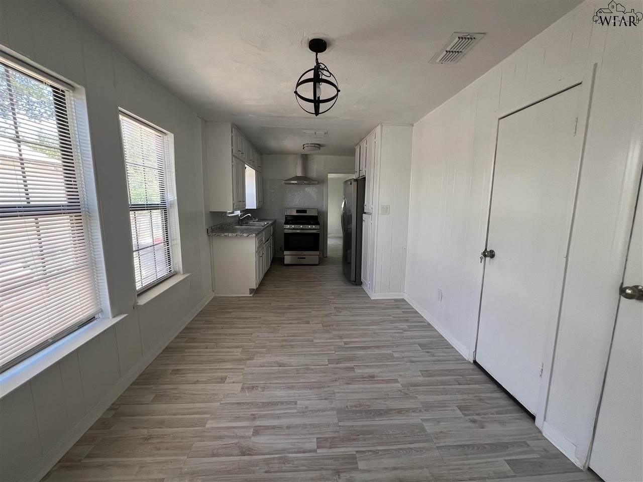 1514 23rd St - Photo 4 of 22