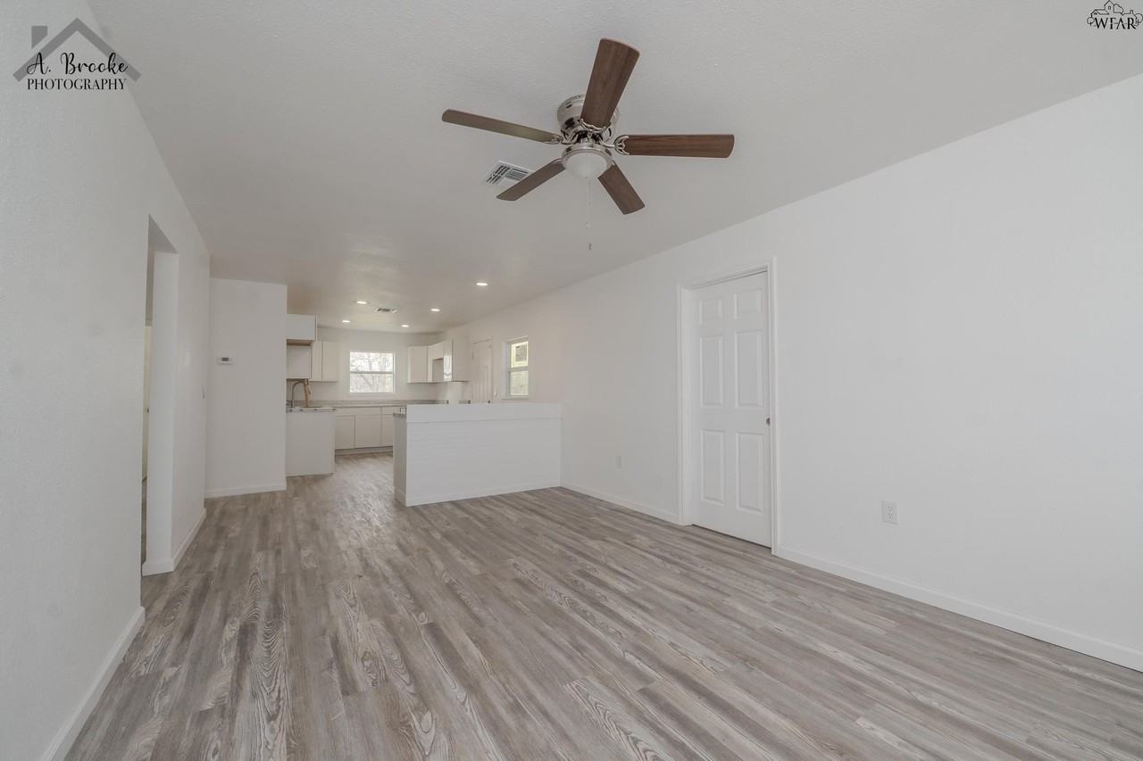 1512 Grayfox Pl - Photo 4 of 26