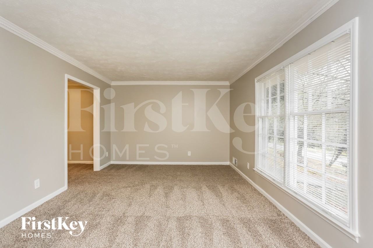 2881 Hickory Trl - Photo 3 of 19