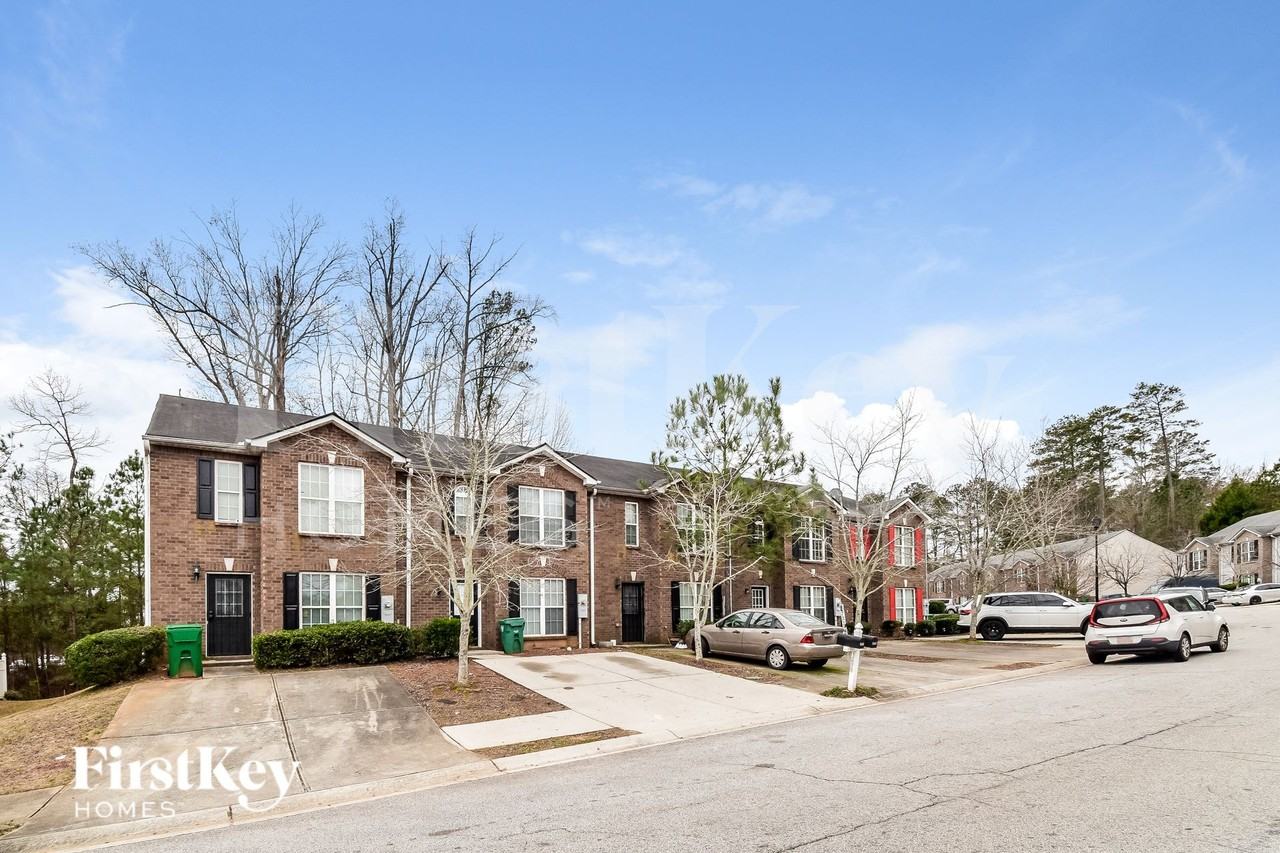 2435 Piering Dr - Photo 2 of 16