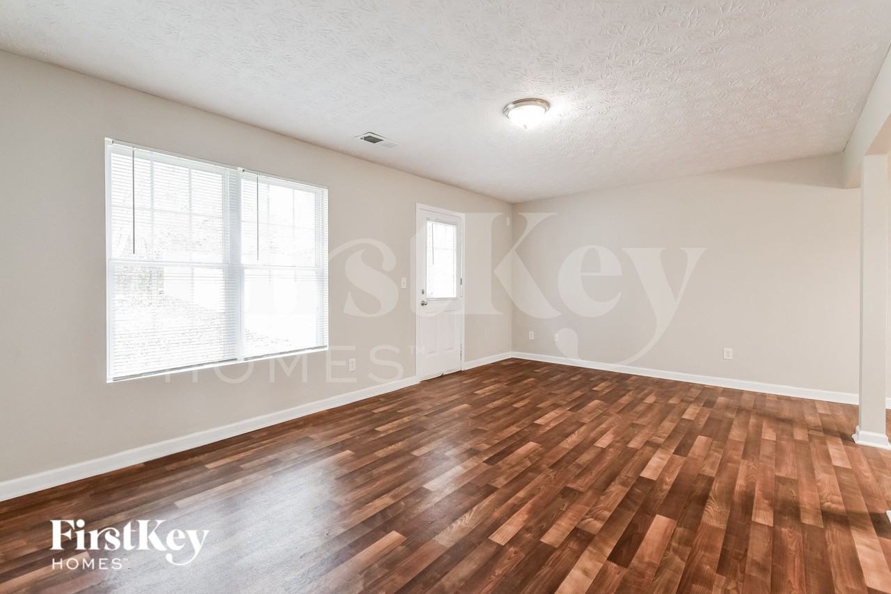 2435 Piering Dr - Photo 3 of 16