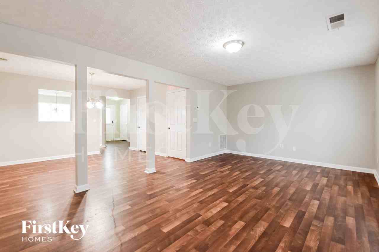 2435 Piering Dr - Photo 4 of 16