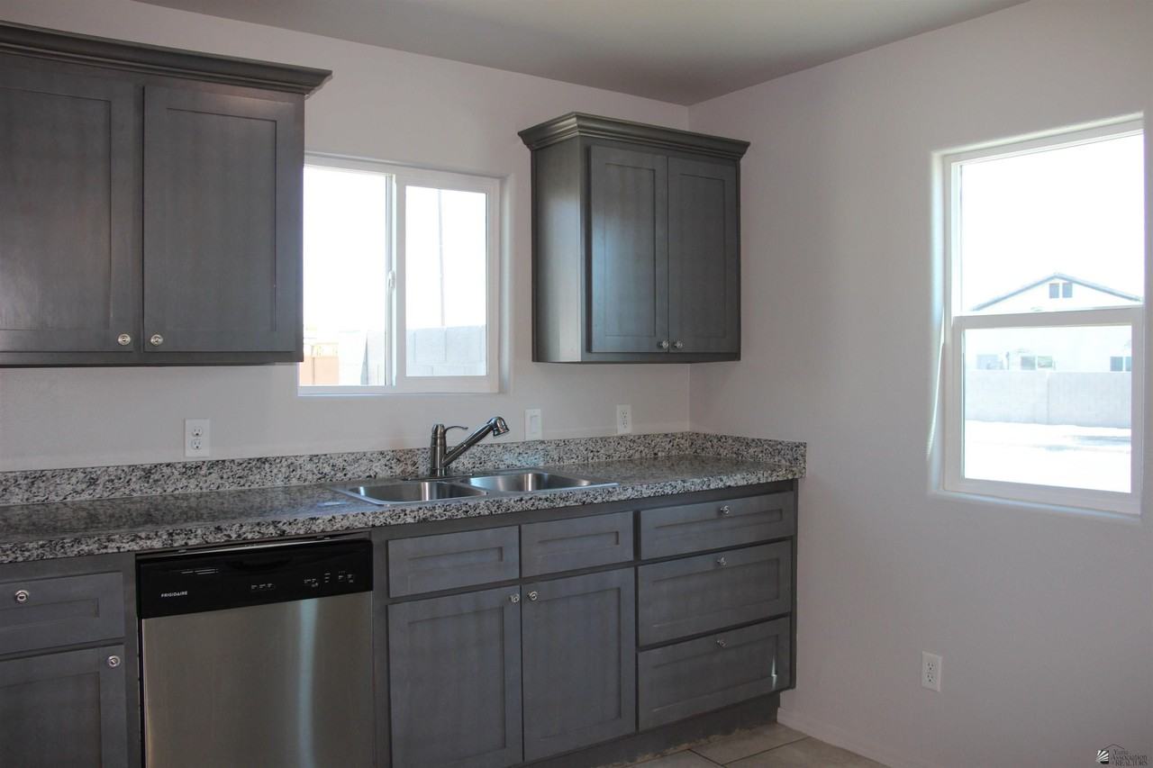 1228 S 2nd Ave - Photo 4 of 11