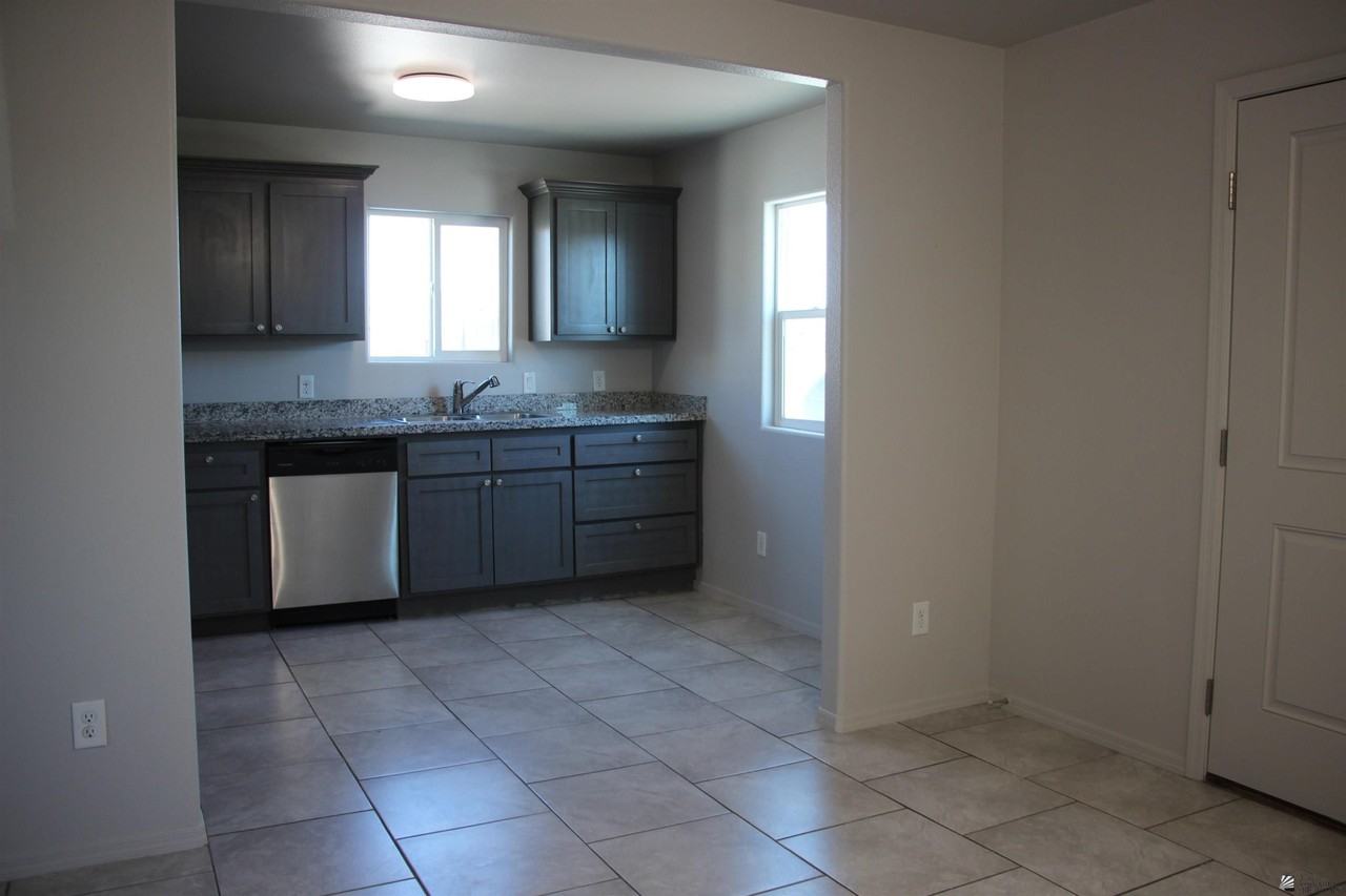 1228 S 2nd Ave - Photo 5 of 11