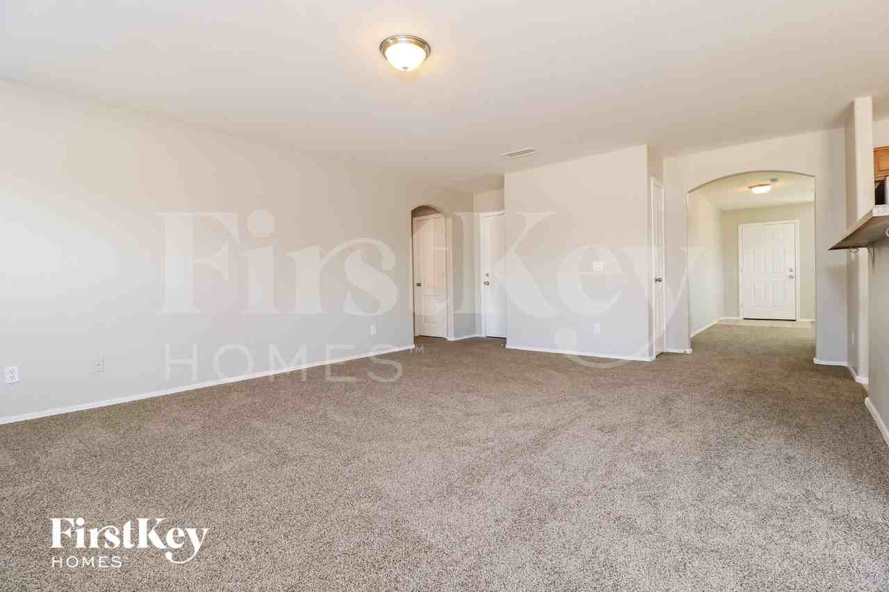 8953 S 253rd Ave - Photo 4 of 16