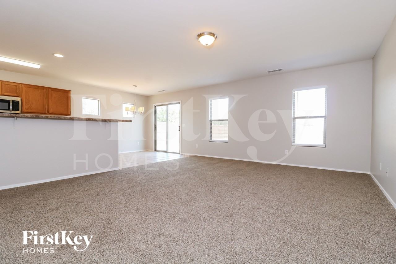 8953 S 253rd Ave - Photo 5 of 16