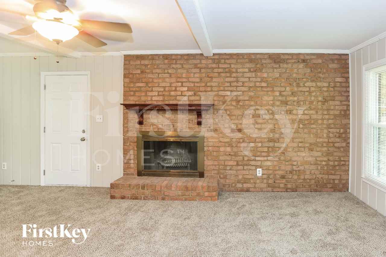 6404 Pencade Ln - Photo 5 of 16