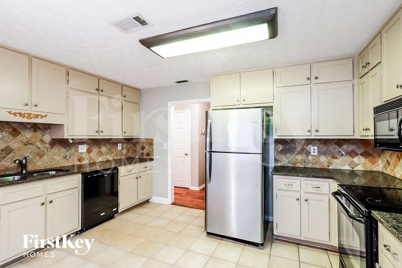 2988 Winding Way Sw - Photo 5 of 15