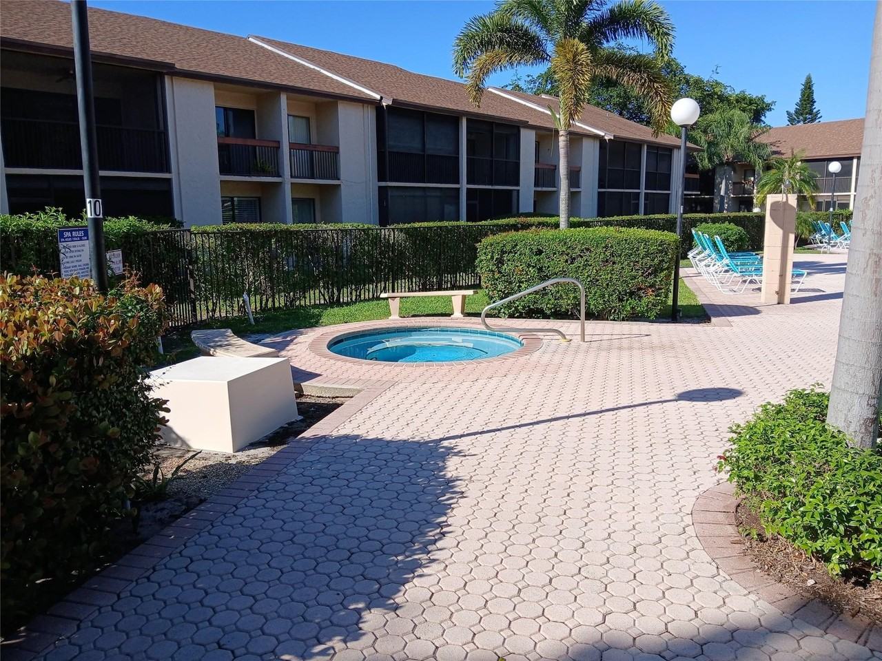 2339 Sw 15th St Apt 19 - Photo 3 of 15