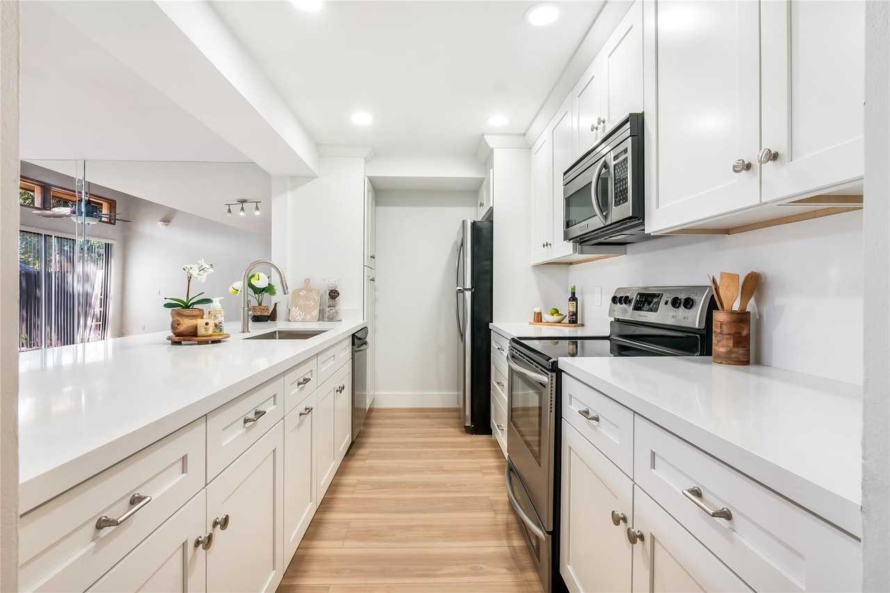 7920 Nw 11th Ct - Photo 2 of 37