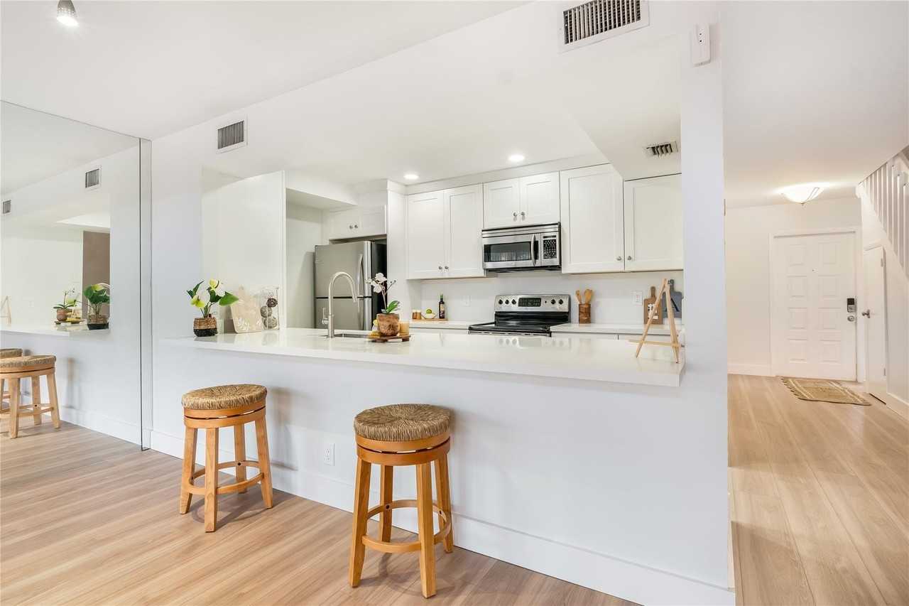 7920 Nw 11th Ct - Photo 5 of 37