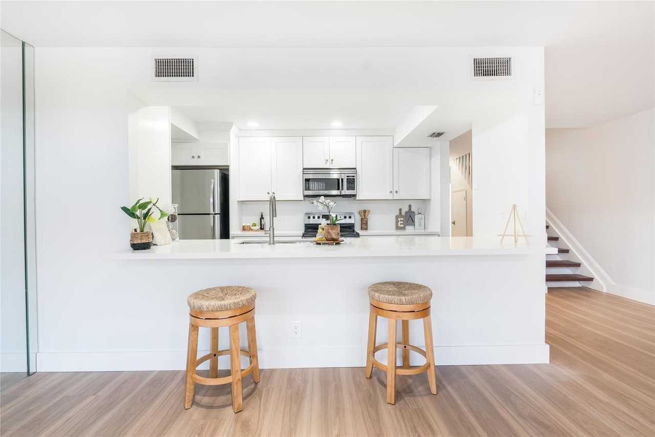 7920 Nw 11th Ct - Photo 7 of 37