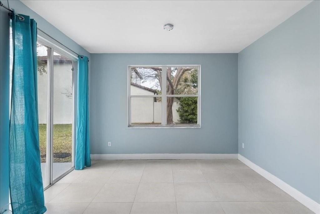 15895 Nw 5th St - Photo 7 of 32