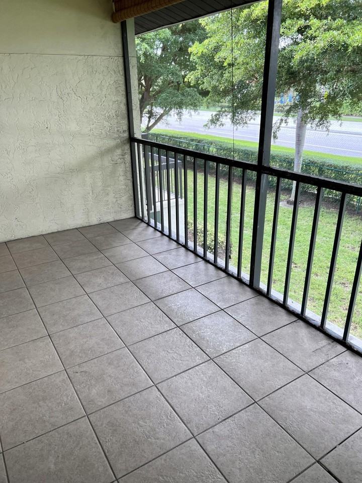 6392 Chasewood Dr Apt G - Photo 4 of 14