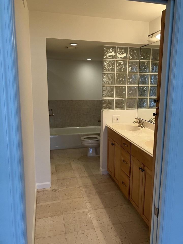 133 Bay Colony Dr N - Photo 4 of 21